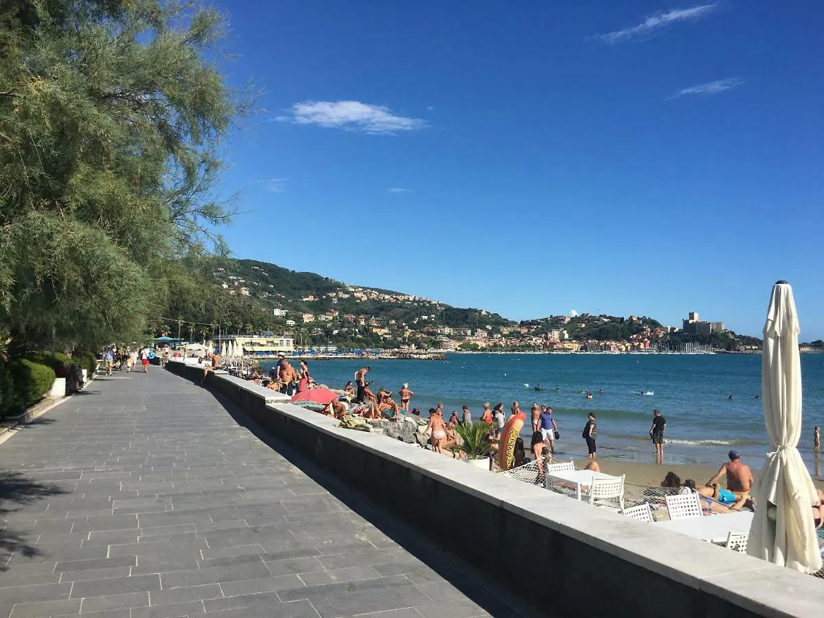 Affittacamere Da Marcello Lerici Guest house
