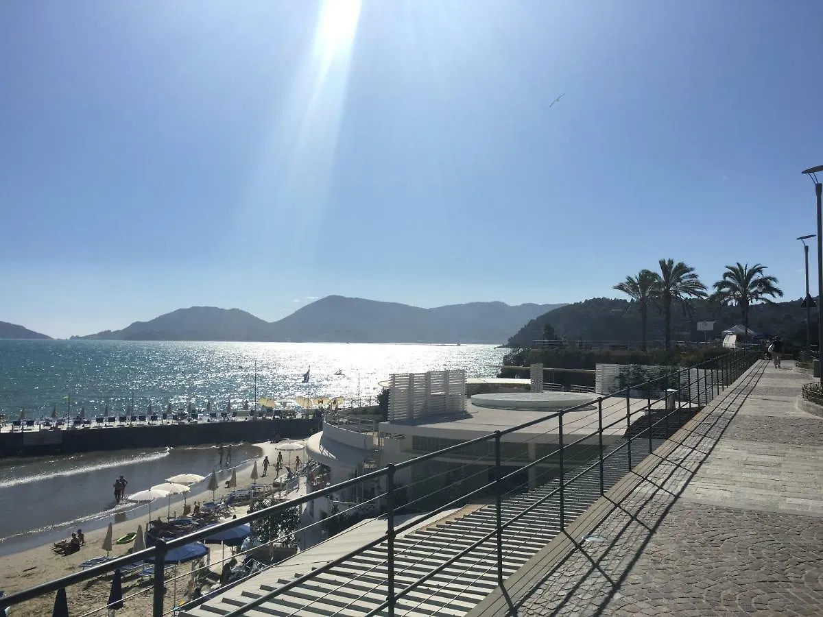 Guest house Affittacamere Da Marcello Lerici